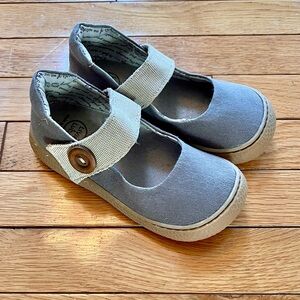 💕Sz 13 Livie & Luca Canvas Shoes with Wood Buttons!